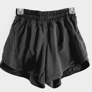 Womens Lululemon Athletica tracker shorts Size 6. Black.